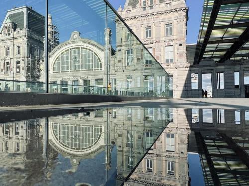 Terminus, gefotografeerd op 23 september. “Ons station doet me altijd met heimwee terugdenken aan maalboten en jetfoils. Reflecties over maritieme hoogdagen”, licht Katia toe.