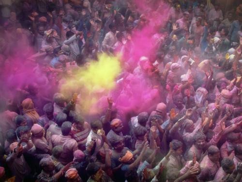 Holi dans le temple de Banke Bihari, en Uttar Pradesh