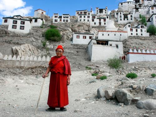 Nonne bouddhiste au monastère de Thiksey, au Ladakh