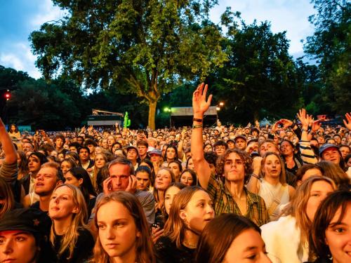 Het publiek genoot met volle teugen. (foto Davy Coghe)