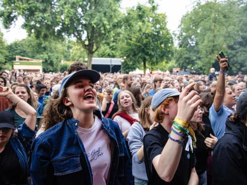 De compact Disc Dummies kreeg het publiek meteen mee. (foto Davy Coghe)