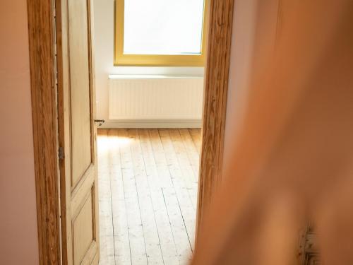 Voor bijna alle ruimtes werd gekozen voor een grenen plankenvloer.