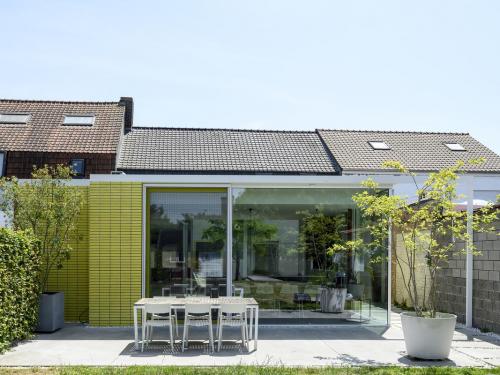 Vanuit de hele woning is er een verbinding met de tuin.