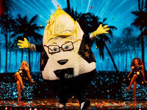 Wie kroop in het kostuum van Mister Whitlove?