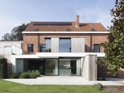 Open en lichtrijk zijn de sleutelwoorden in deze verbouwing.