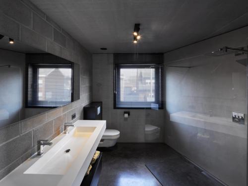 De industriële look werd in het hele interieur doorgetrokken.