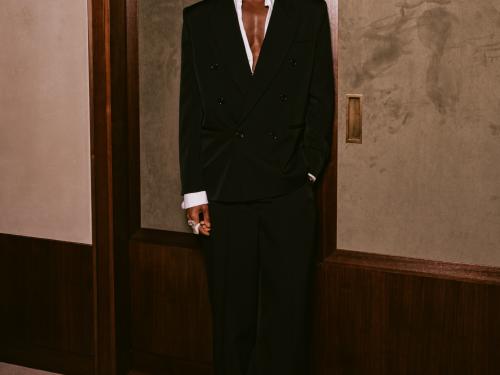 On 1 December, Amelia Gray, Anitta, Emily Ratajkowski and Yasmin Wijnaldum unveiled a glimpse of the upcoming Stella McCartney H&M collection at the Fashion Awards in London.



Alton Mason dressed in Stella McCartney H&M.