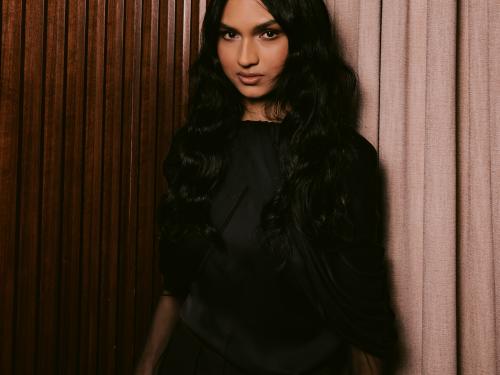 On 1 December, Amelia Gray, Anitta, Emily Ratajkowski and Yasmin Wijnaldum unveiled a glimpse of the upcoming Stella McCartney H&M collection at the Fashion Awards in London. Kiara Nirghin dressed in Stella McCartney H&M
