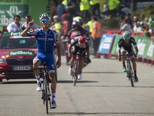 2017: Julian Alaphilippe pakt de achtste etappe in de Vuelta.