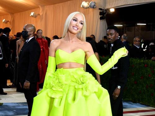 US singer-songwriter Gwen Stefani arrives for the 2022 Met Gala at the Metropolitan Museum of Art on May 2, 2022, in New York. - The Gala raises money for the Metropolitan Museum of Art's Costume Institute. The Gala's 2022 theme is "In America: An Anthology of Fashion". (Photo by ANGELA  WEISS / AFP)