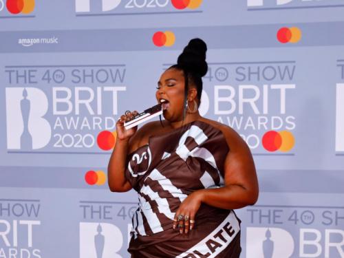 Lizzo op de rode loper van de BRIT Awards 2020