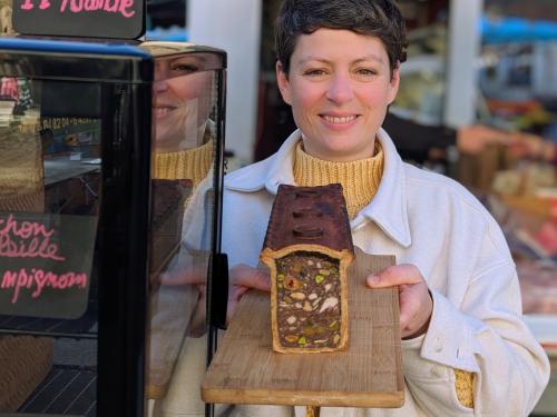 La chef Emeline Aubry décline le boudin noir en pâté en croûte au Marché.