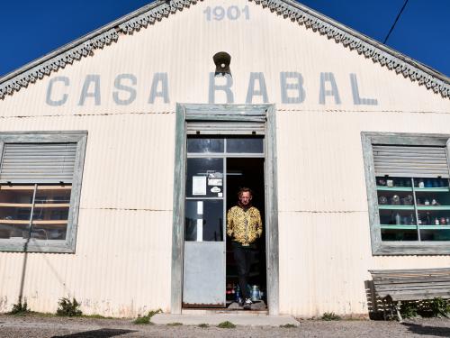 Casa Rabal, de enige winkel in Camarones.