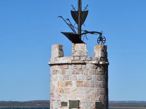 Monument ter ere van Simon de Alcazaba.