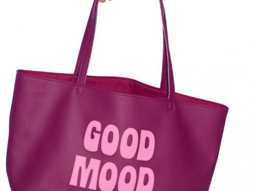 Je kiest de kleur van deze gepersonaliseerde tas én het opschrift - € 135 - Pollie’s.