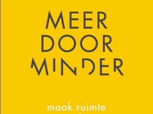 Inspirerend: door alle ruis en rommel uit zijn omgeving weg te halen, is Joshua Becker een gelukkiger, geconcentreerder en een meer tevreden mens geworden. Joshua Becker, Meer door minder: maak ruimte om te leven – € 10,99 - Uitgeverij VBK.