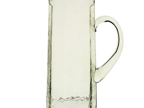 Saliegroene gehamerde glazen karaf - € 24,99 - Maisons du Monde.