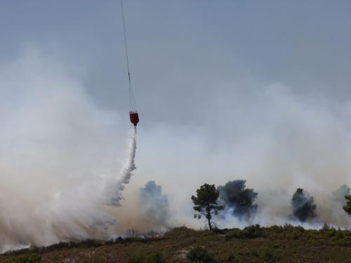 ©PHOTOPQR/LA PROVENCE/LAURENSON Philippe ; Marseille ; 08/07/2025 ; Un incendie s’est déclaré dans la matinée sur la commune des Pennes-Mirabeau, au nord de Marseille.