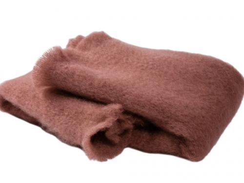 De zachtste plaid die je ooit zal voelen. Mohair blend en handgemaakt - € 309 - Marie-Marie.