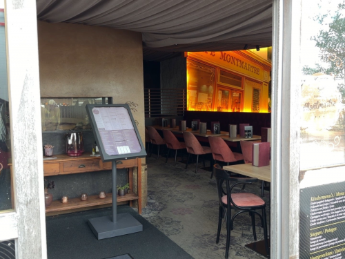 Restaurant Montmartre op de Zeedijk in Blankenberge gaat deze middag gewoon weer open na de brand woensdagochtend. (foto JVM)