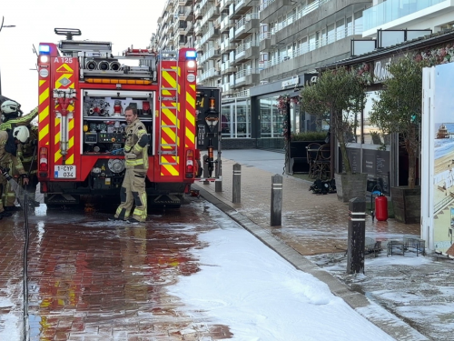 In de keuken van restaurant Montmartre op de Zeedijk in Blankenberge brak woensdagmorgen brand uit. De brandweer was snel ter plaatse. (foto JVM)