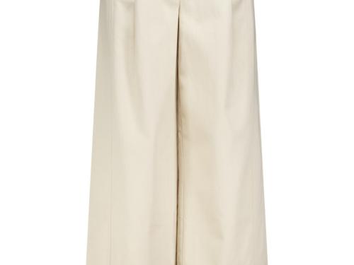 Romig wit: zowel met kerst als in de zomer prachtig: broek - € 69,99 - e5.