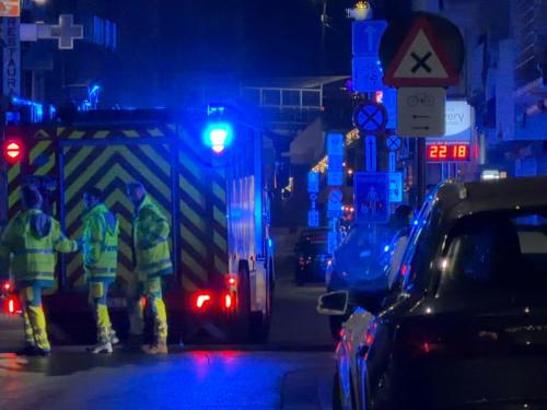 Donderdagavond rond 21.30 uur is brand uitgebroken in een appartement in de Langestraat in Blankenberge. (foto JVM)