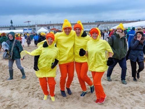 20260103 - Oostende - West-Vlaanderen: Sfeerbeeld - Nieuwjaarsduik - Kw© Foto Kurt bvba0475 / 75 39 89051 / 72 67 39info@fotokurt.bewww.fotokurt.be