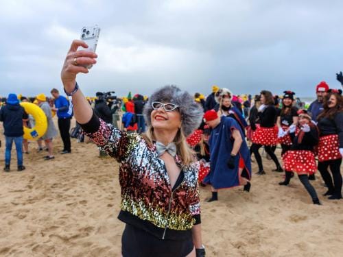 20260103 - Oostende - West-Vlaanderen: Sfeerbeeld - Nieuwjaarsduik - Kw© Foto Kurt bvba0475 / 75 39 89051 / 72 67 39info@fotokurt.bewww.fotokurt.be