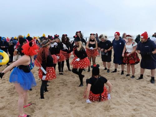 20260103 - Oostende - West-Vlaanderen: Sfeerbeeld - Nieuwjaarsduik - Kw© Foto Kurt bvba0475 / 75 39 89051 / 72 67 39info@fotokurt.bewww.fotokurt.be
