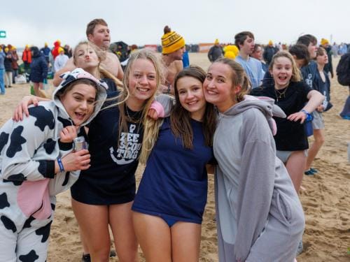 20260103 - Oostende - West-Vlaanderen: Sfeerbeeld - Nieuwjaarsduik - Kw© Foto Kurt bvba0475 / 75 39 89051 / 72 67 39info@fotokurt.bewww.fotokurt.be