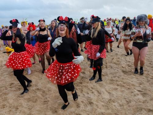 20260103 - Oostende - West-Vlaanderen: Sfeerbeeld - Nieuwjaarsduik - Kw© Foto Kurt bvba0475 / 75 39 89051 / 72 67 39info@fotokurt.bewww.fotokurt.be