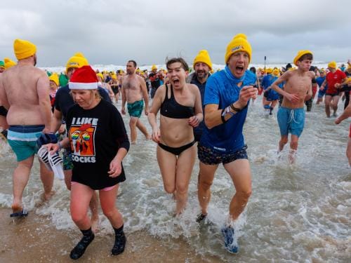 20260103 - Oostende - West-Vlaanderen: Sfeerbeeld - Nieuwjaarsduik - Kw© Foto Kurt bvba0475 / 75 39 89051 / 72 67 39info@fotokurt.bewww.fotokurt.be