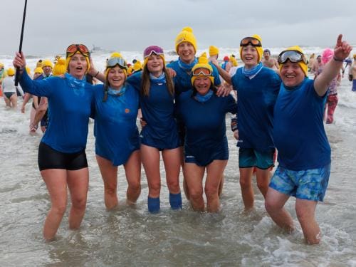 20260103 - Oostende - West-Vlaanderen: Sfeerbeeld - Nieuwjaarsduik - Kw© Foto Kurt bvba0475 / 75 39 89051 / 72 67 39info@fotokurt.bewww.fotokurt.be