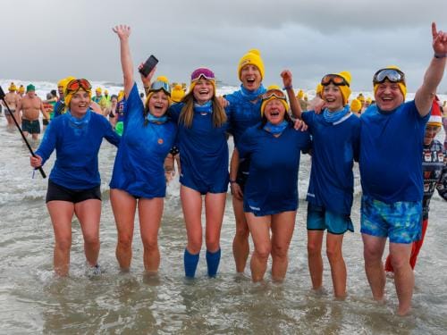 20260103 - Oostende - West-Vlaanderen: Sfeerbeeld - Nieuwjaarsduik - Kw© Foto Kurt bvba0475 / 75 39 89051 / 72 67 39info@fotokurt.bewww.fotokurt.be