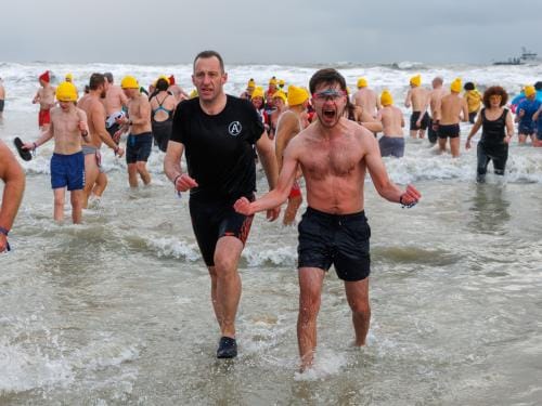20260103 - Oostende - West-Vlaanderen: Sfeerbeeld - Nieuwjaarsduik - Kw© Foto Kurt bvba0475 / 75 39 89051 / 72 67 39info@fotokurt.bewww.fotokurt.be