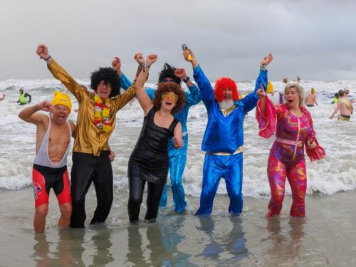 20260103 - Oostende - West-Vlaanderen: Sfeerbeeld - Nieuwjaarsduik - Kw© Foto Kurt bvba0475 / 75 39 89051 / 72 67 39info@fotokurt.bewww.fotokurt.be