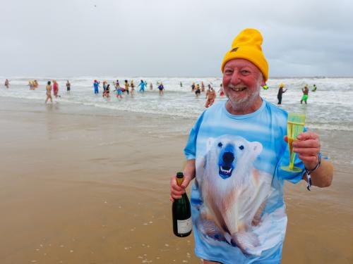 20260103 - Oostende - West-Vlaanderen: Sfeerbeeld - Nieuwjaarsduik - Kw© Foto Kurt bvba0475 / 75 39 89051 / 72 67 39info@fotokurt.bewww.fotokurt.be