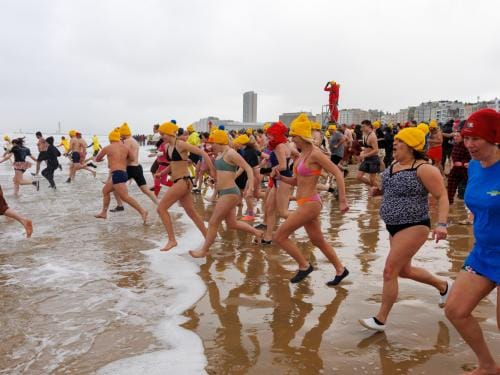 20260103 - Oostende - West-Vlaanderen: Sfeerbeeld - Nieuwjaarsduik - Kw© Foto Kurt bvba0475 / 75 39 89051 / 72 67 39info@fotokurt.bewww.fotokurt.be
