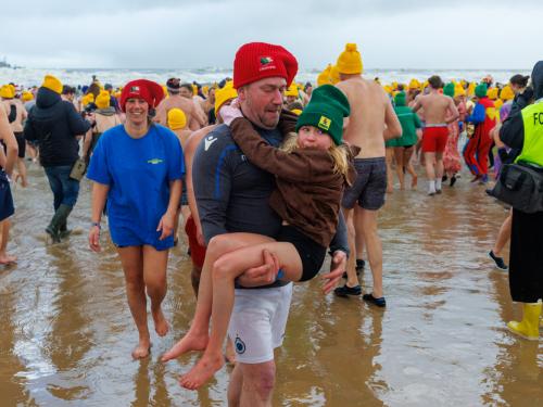 20260103 - Oostende - West-Vlaanderen: Sfeerbeeld - Nieuwjaarsduik - Kw© Foto Kurt bvba0475 / 75 39 89051 / 72 67 39info@fotokurt.bewww.fotokurt.be