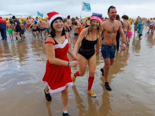 20260103 - Oostende - West-Vlaanderen: Sfeerbeeld - Nieuwjaarsduik - Kw© Foto Kurt bvba0475 / 75 39 89051 / 72 67 39info@fotokurt.bewww.fotokurt.be