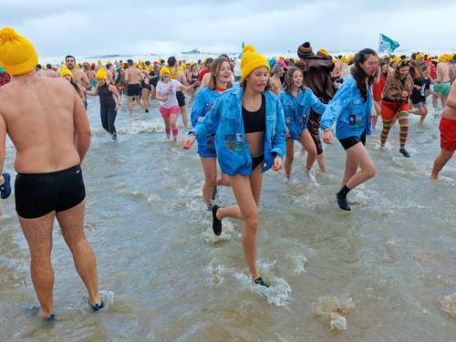 20260103 - Oostende - West-Vlaanderen: Sfeerbeeld - Nieuwjaarsduik - Kw© Foto Kurt bvba0475 / 75 39 89051 / 72 67 39info@fotokurt.bewww.fotokurt.be