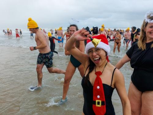 20260103 - Oostende - West-Vlaanderen: Sfeerbeeld - Nieuwjaarsduik - Kw© Foto Kurt bvba0475 / 75 39 89051 / 72 67 39info@fotokurt.bewww.fotokurt.be
