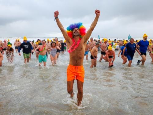 20260103 - Oostende - West-Vlaanderen: Sfeerbeeld - Nieuwjaarsduik - Kw© Foto Kurt bvba0475 / 75 39 89051 / 72 67 39info@fotokurt.bewww.fotokurt.be