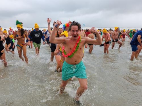 20260103 - Oostende - West-Vlaanderen: Sfeerbeeld - Nieuwjaarsduik - Kw© Foto Kurt bvba0475 / 75 39 89051 / 72 67 39info@fotokurt.bewww.fotokurt.be