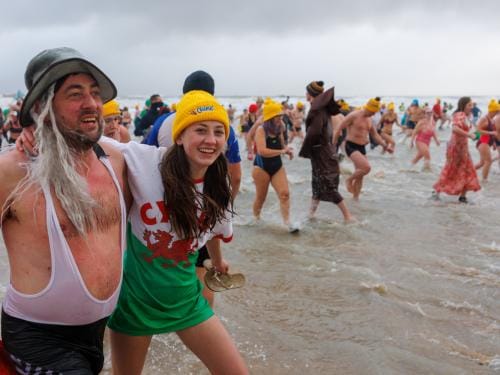 20260103 - Oostende - West-Vlaanderen: Sfeerbeeld - Nieuwjaarsduik - Kw© Foto Kurt bvba0475 / 75 39 89051 / 72 67 39info@fotokurt.bewww.fotokurt.be