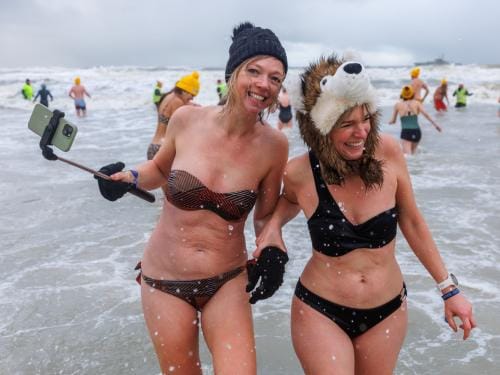 20260103 - Oostende - West-Vlaanderen: Sfeerbeeld - Nieuwjaarsduik - Kw© Foto Kurt bvba0475 / 75 39 89051 / 72 67 39info@fotokurt.bewww.fotokurt.be