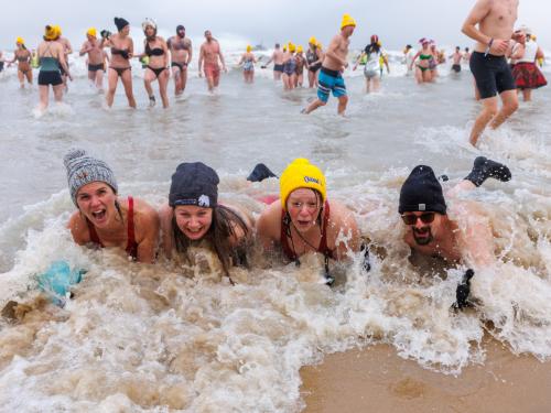 20260103 - Oostende - West-Vlaanderen: Sfeerbeeld - Nieuwjaarsduik - Kw© Foto Kurt bvba0475 / 75 39 89051 / 72 67 39info@fotokurt.bewww.fotokurt.be