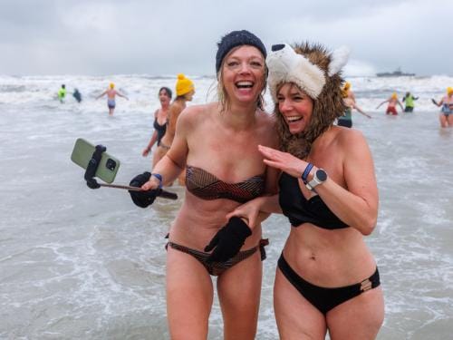 20260103 - Oostende - West-Vlaanderen: Sfeerbeeld - Nieuwjaarsduik - Kw© Foto Kurt bvba0475 / 75 39 89051 / 72 67 39info@fotokurt.bewww.fotokurt.be