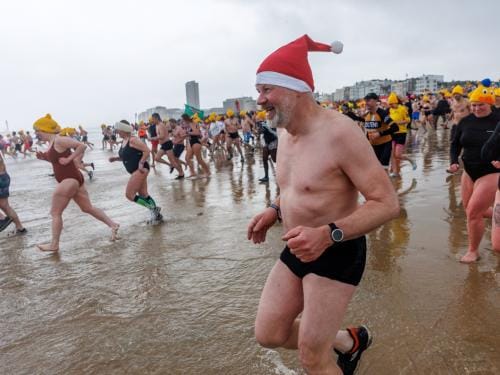 20260103 - Oostende - West-Vlaanderen: Sfeerbeeld - Nieuwjaarsduik - Kw© Foto Kurt bvba0475 / 75 39 89051 / 72 67 39info@fotokurt.bewww.fotokurt.be